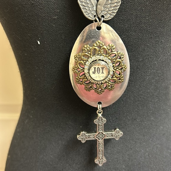 Necklace Handmade Silver Joy accent piece with wings and a silver cross - Picture 3 of 8